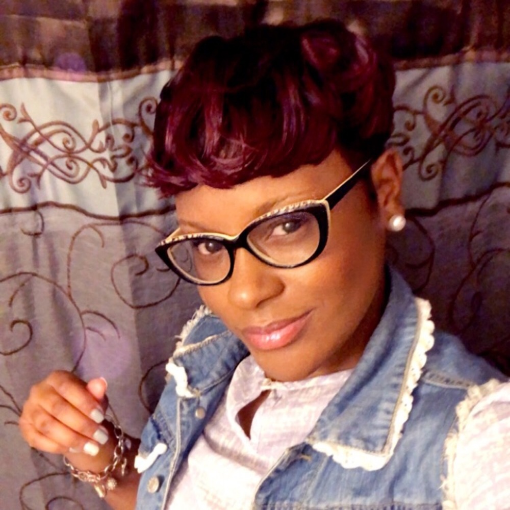 Meet your Posher, Larae